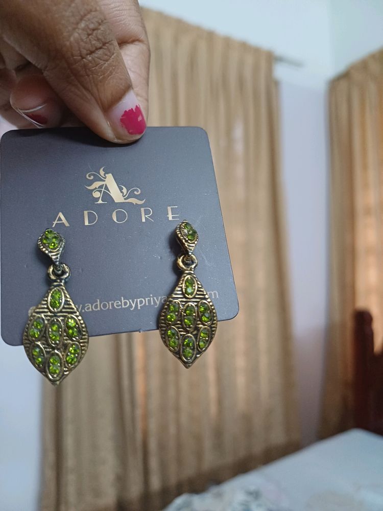 Stone Drop Earrings 💚