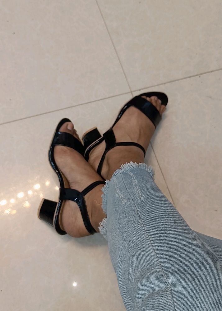 Black Flat Sandal 👡