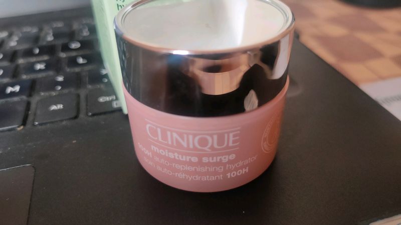 Clinique Moisture Surge