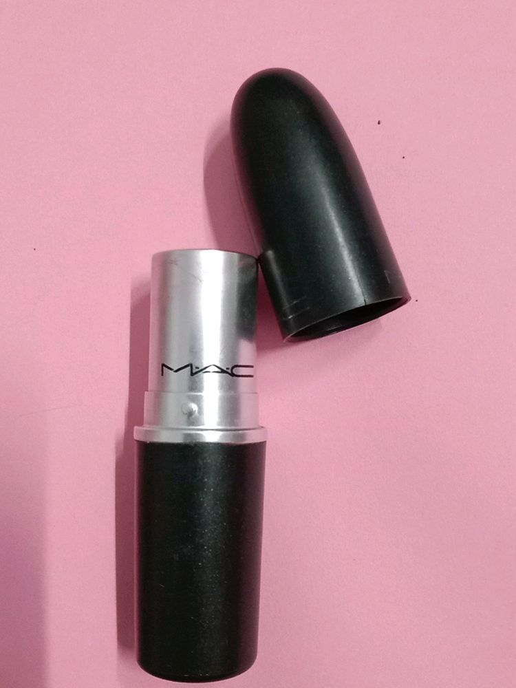 MAC cosmetics Lipstick Shade Dubonnet Amplified Lipstick