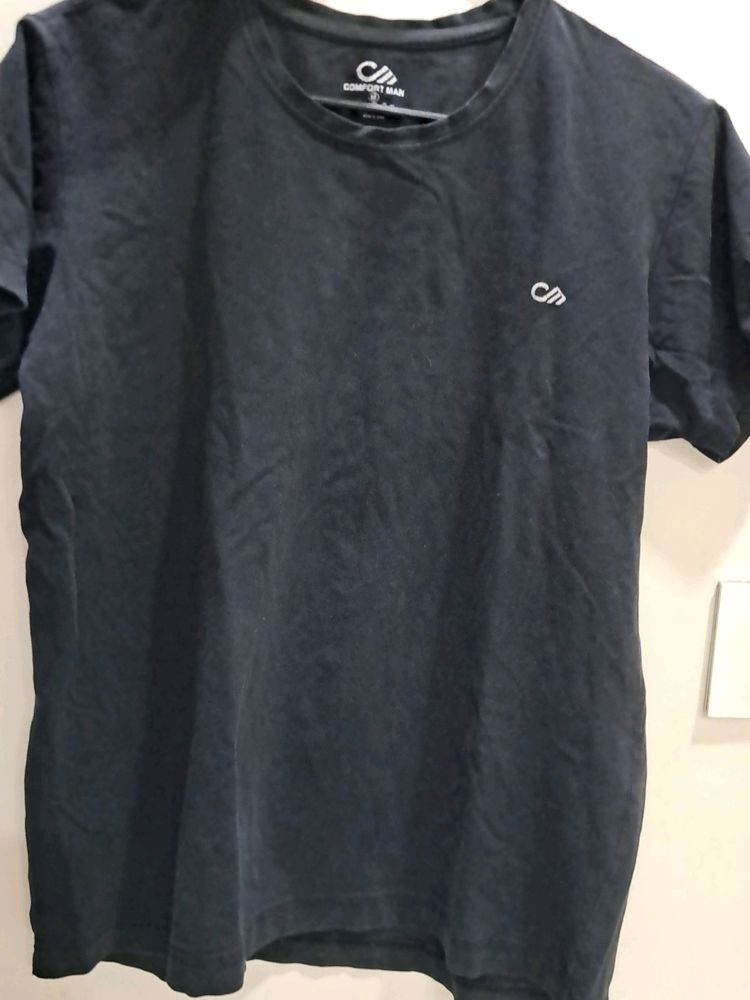 Black Tshirt In M Size