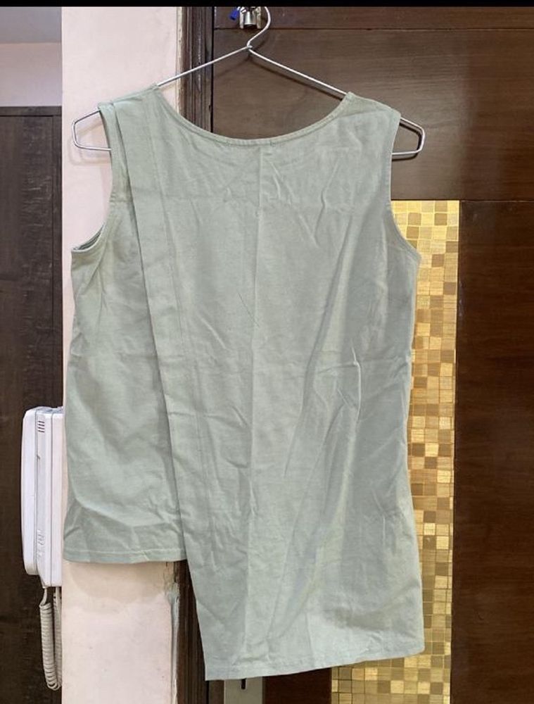 Sage green top🍃