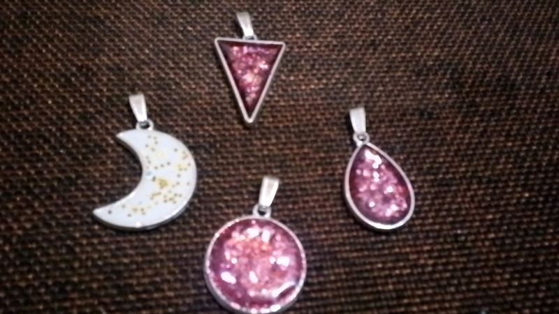 4 Resin Pendent