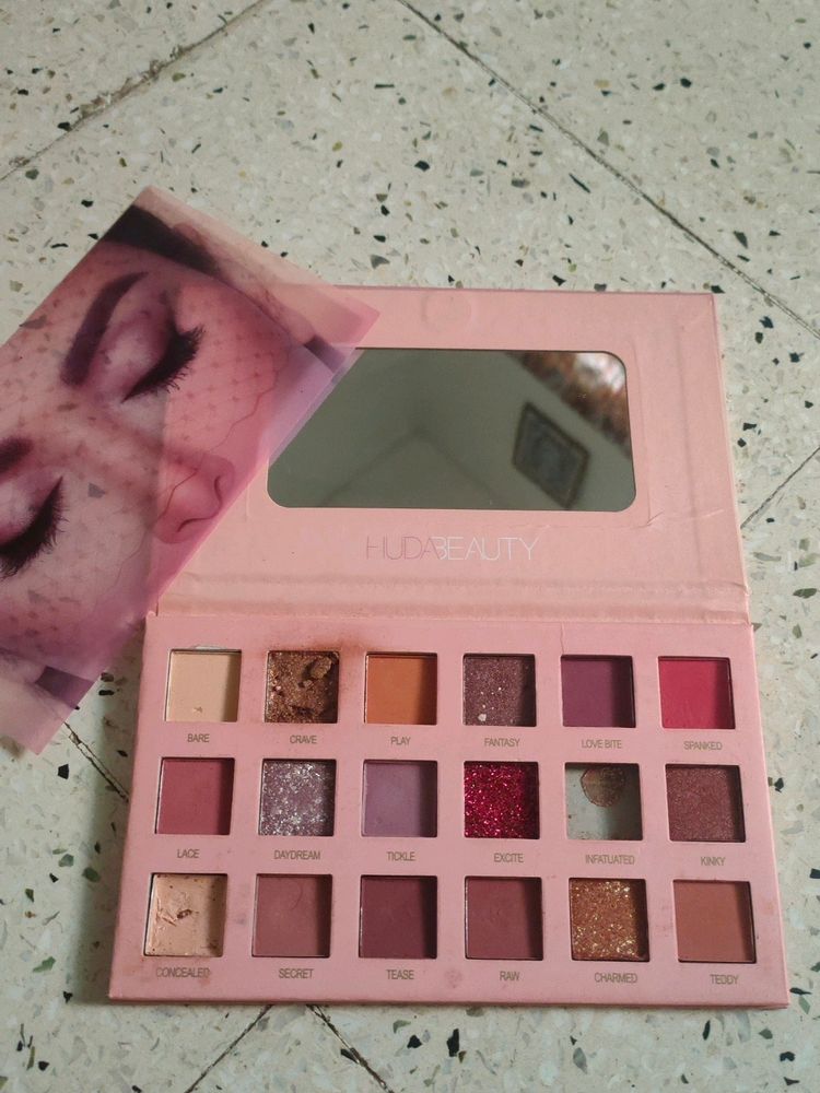 Huda Beauty NUDE Eyeshadow Palette