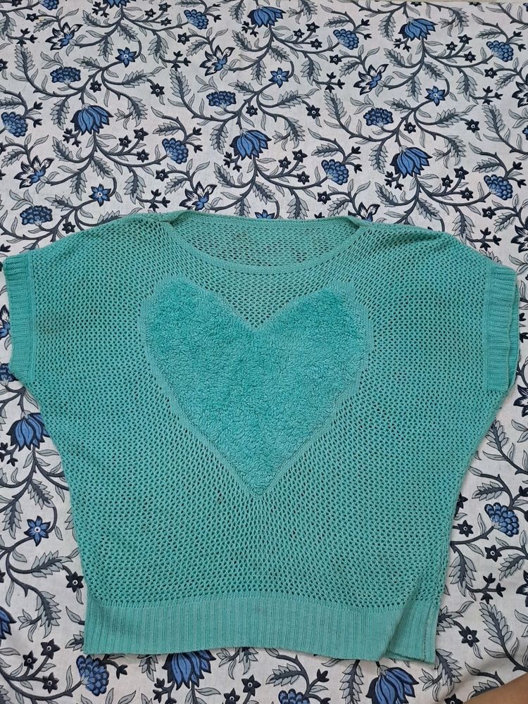 sea green top . It looks cute