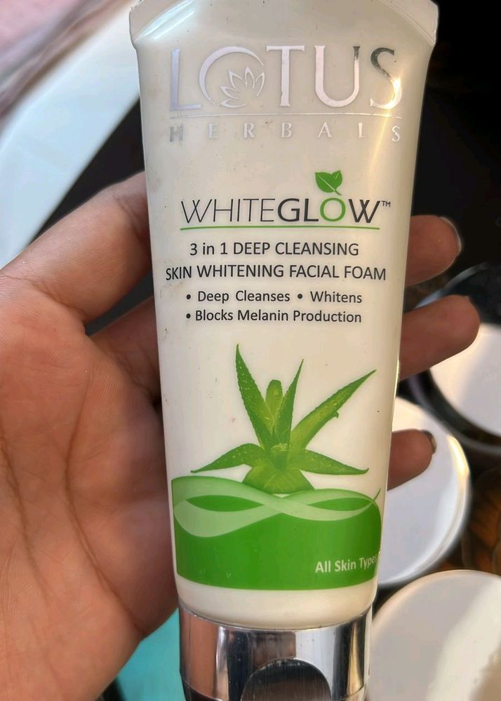 Lotus Herbals White Glow