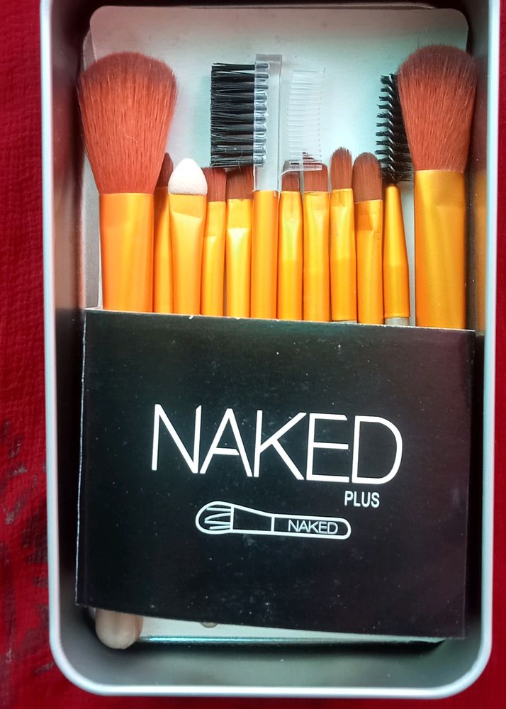 Naked Plus Make-up 12 Brush