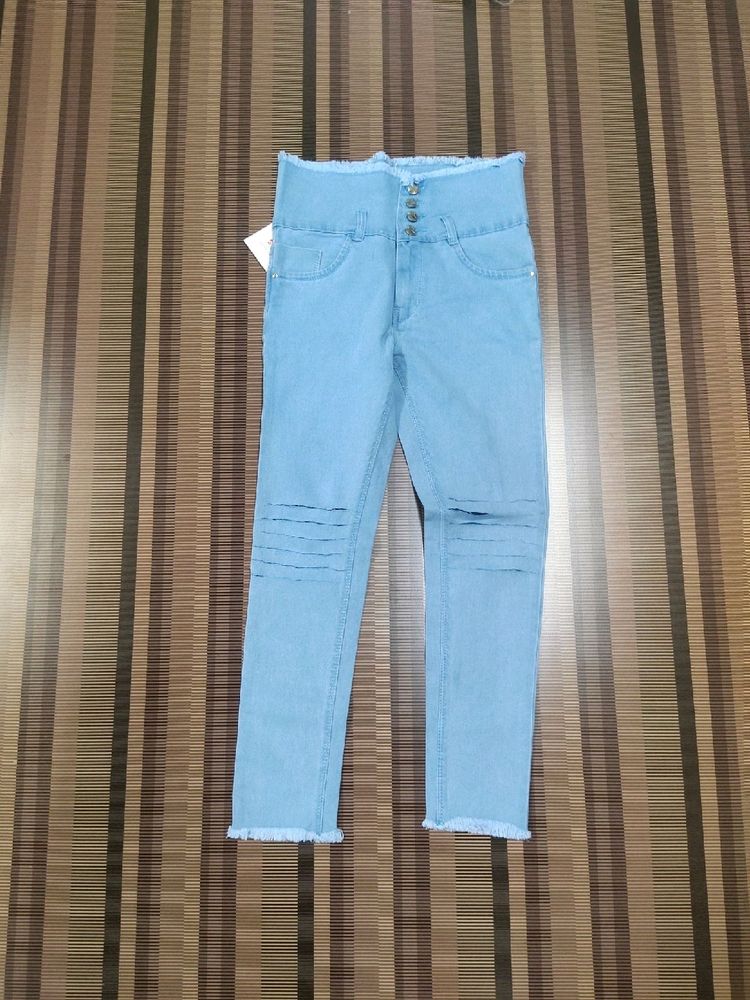 R-64 Size 28 Knee Cut Slim Fit Women Denim Jeans