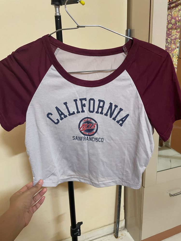 Letter Graphic Raglan Pattern Crop Top