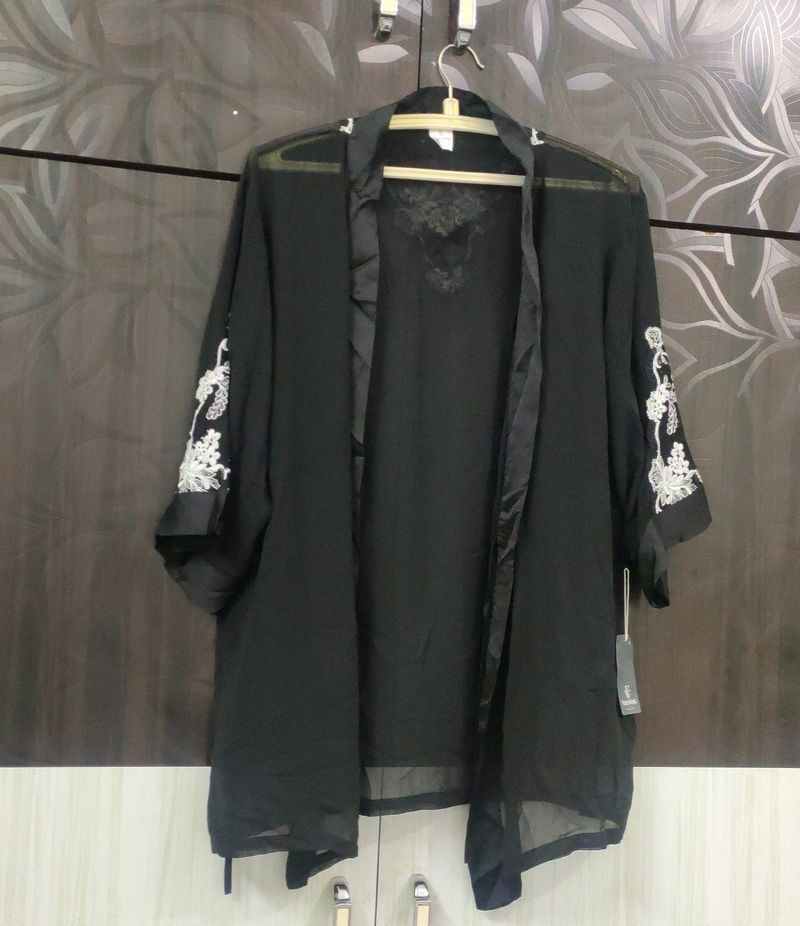 Korean Brand New Pretty Black Shrug ✨