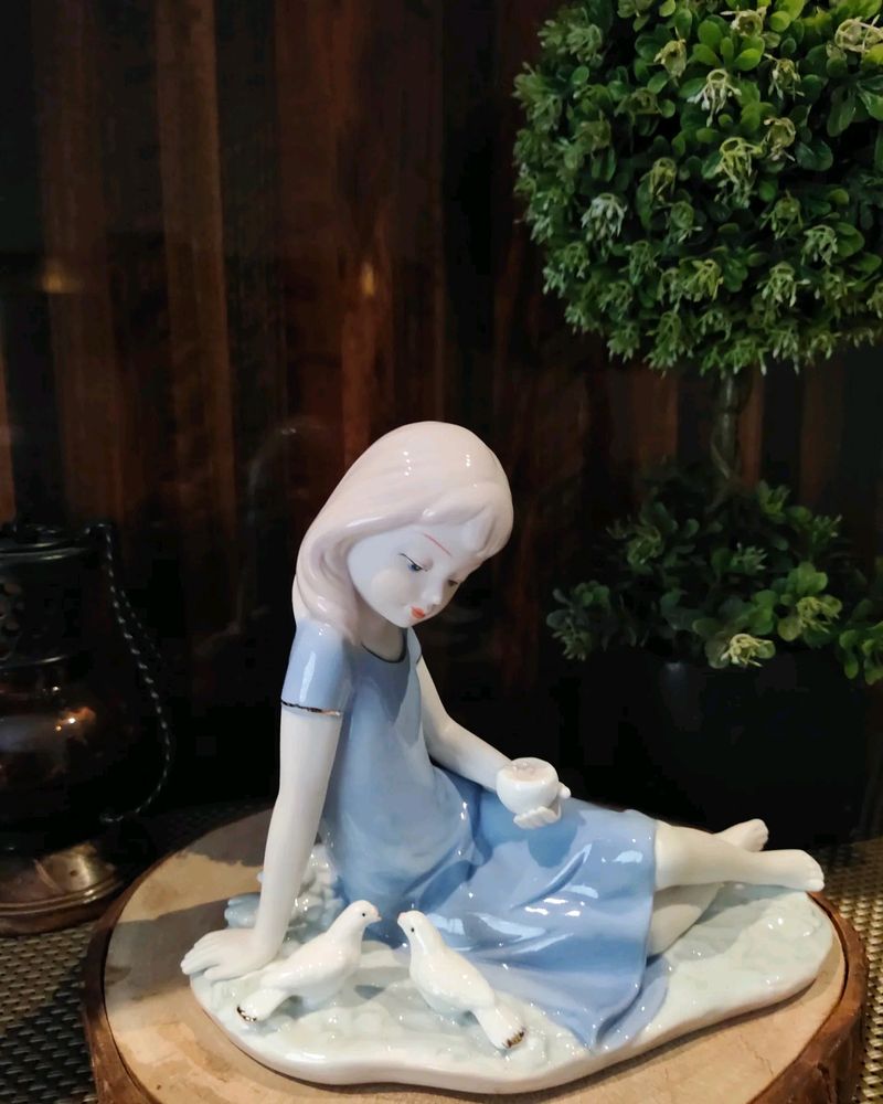 Beautiful Girl Showpiece For Home Decor