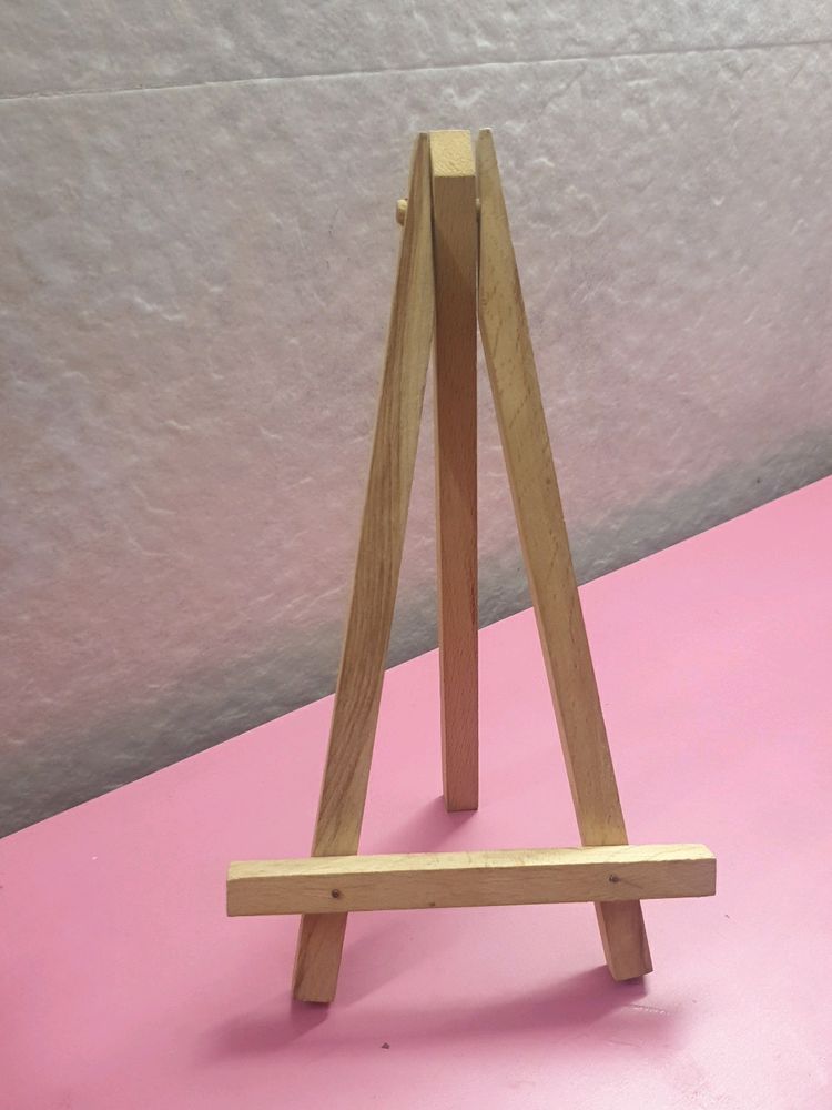 wooden aesthetic canvas stand