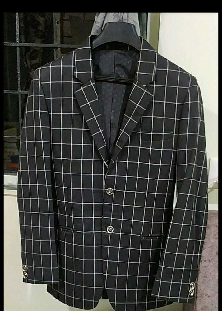 Readymade Blazer With No Defects