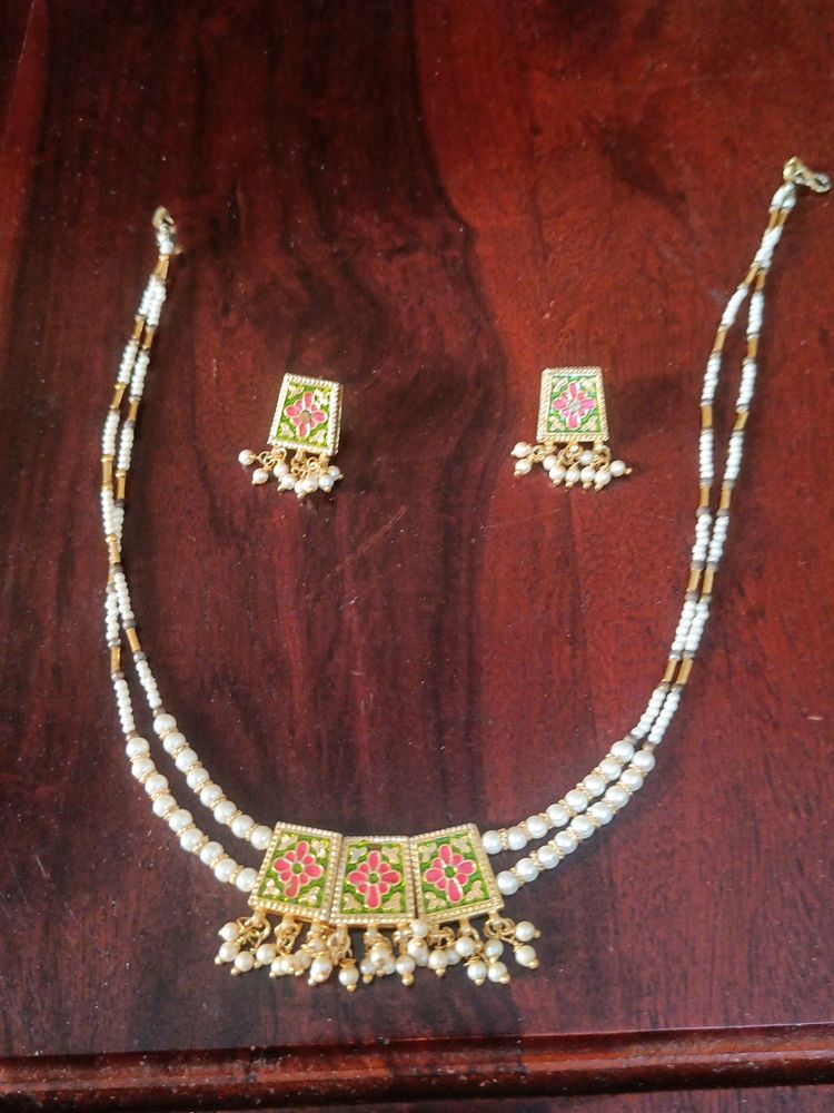 Beautiful Set alongwith Earings