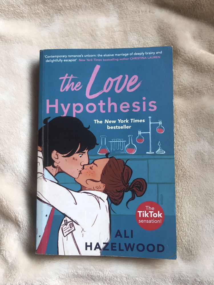 THE LOVE HYPOTHESIS- Ali Hazelwood