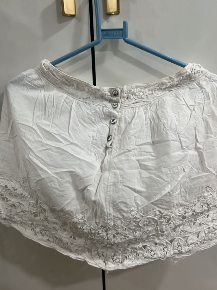 Short White Pattern Casual Skirt