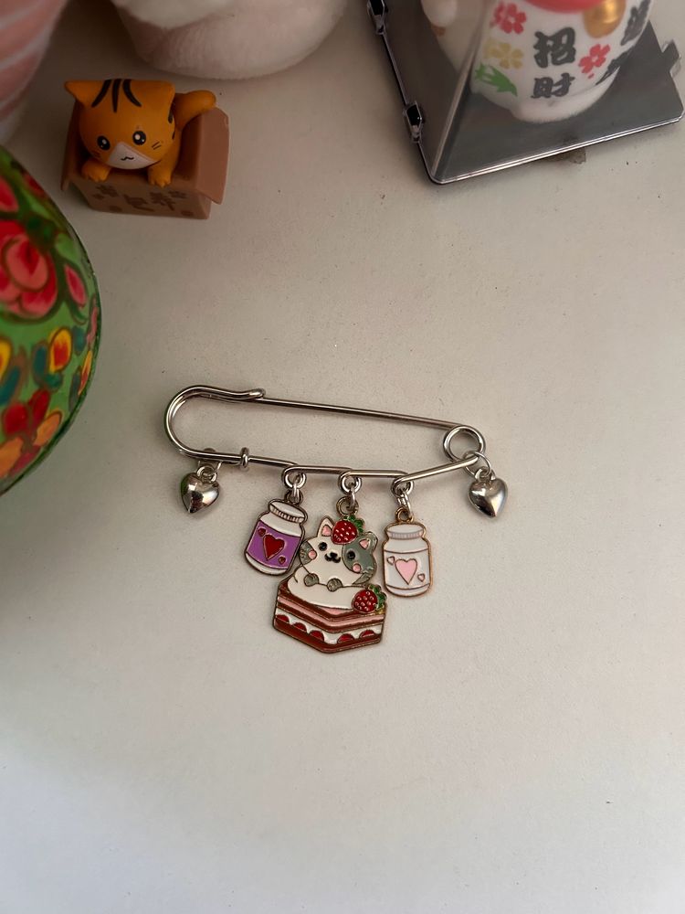 Kawaii Strawberry & Cat Pin 🍓🍰