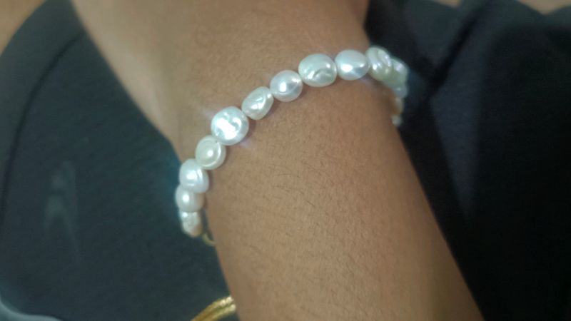 Pebble Shell Pearl Adjustable Bracelet