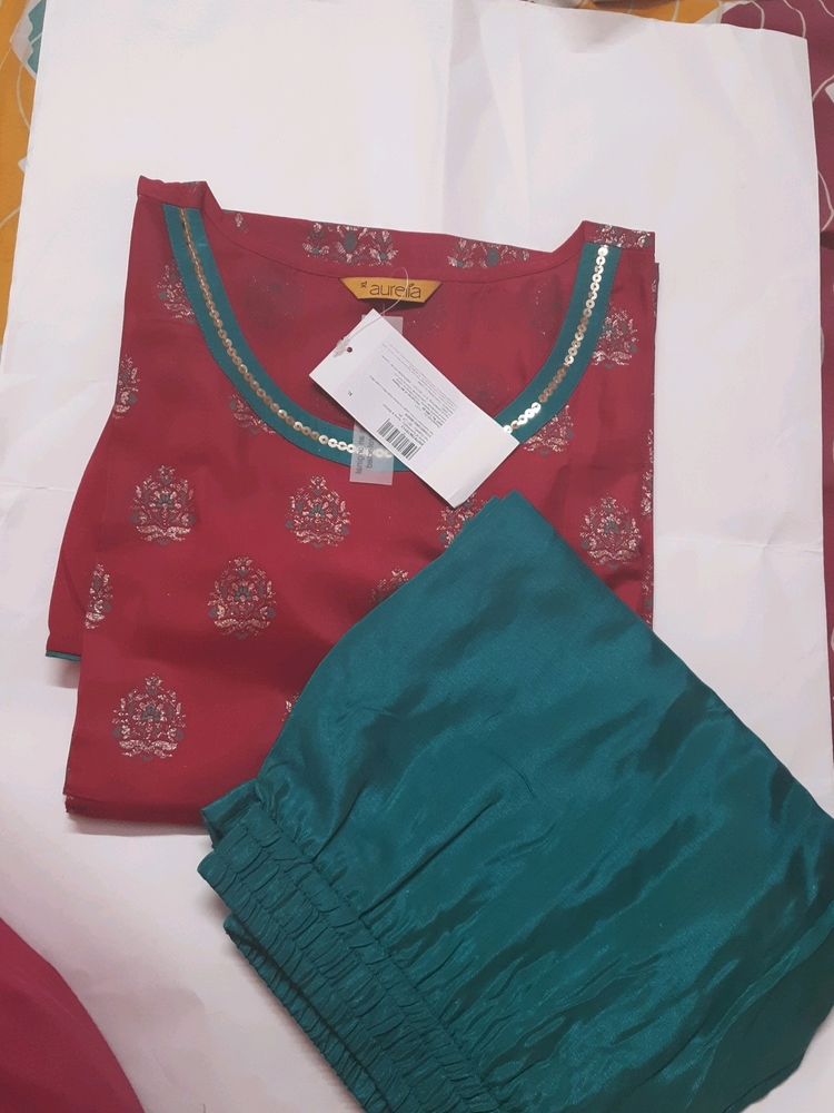 Aurelia Red Glitter Print Kurta -Green Trousers Se