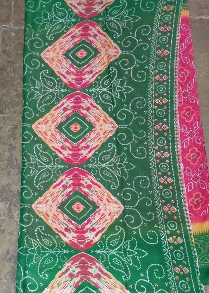 Red & Green Bandhani Saree