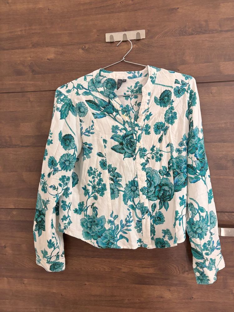 Trendy Green Top Preloved