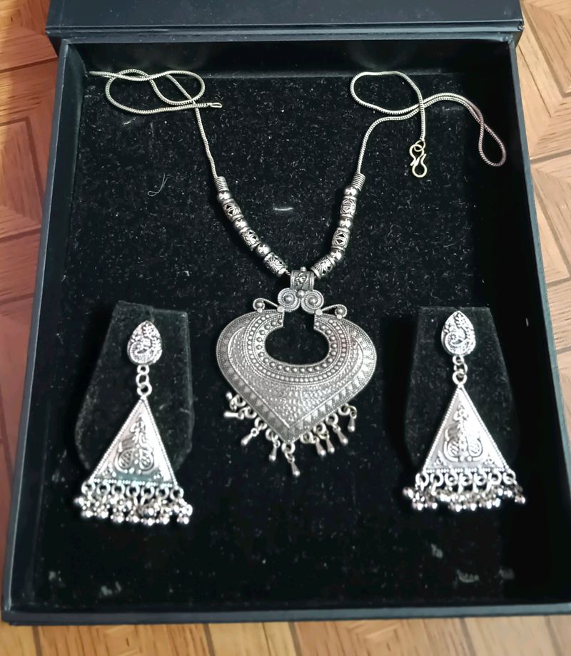 Silver Oxidised Pendant Chain With Earrings