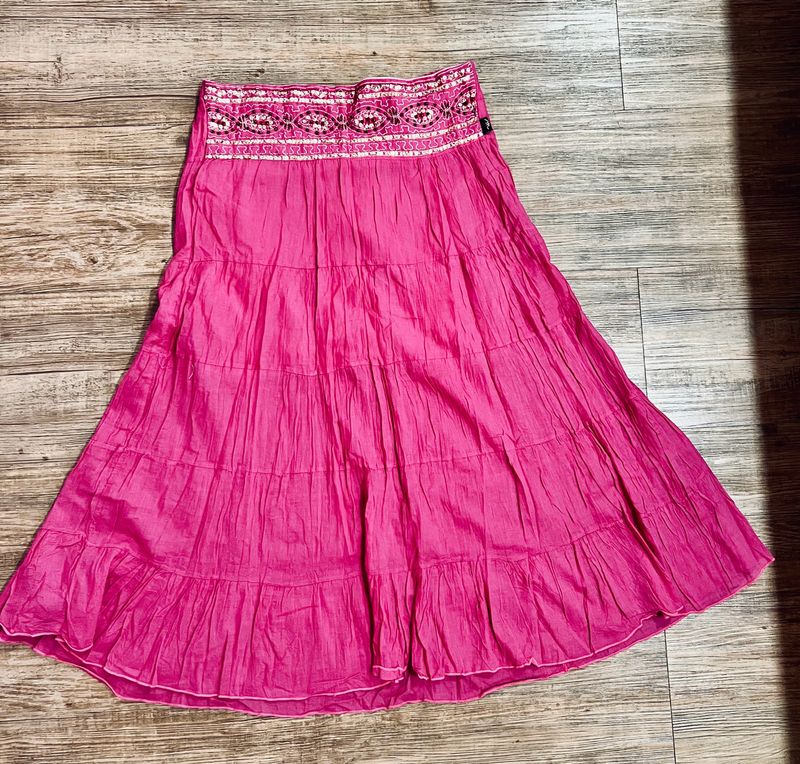 Skirt With Embroidery: Crush Material: Pink