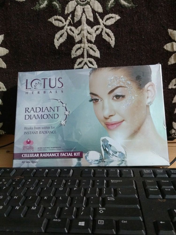 Lotus Cellular Radiance Facial Kit+Freebie