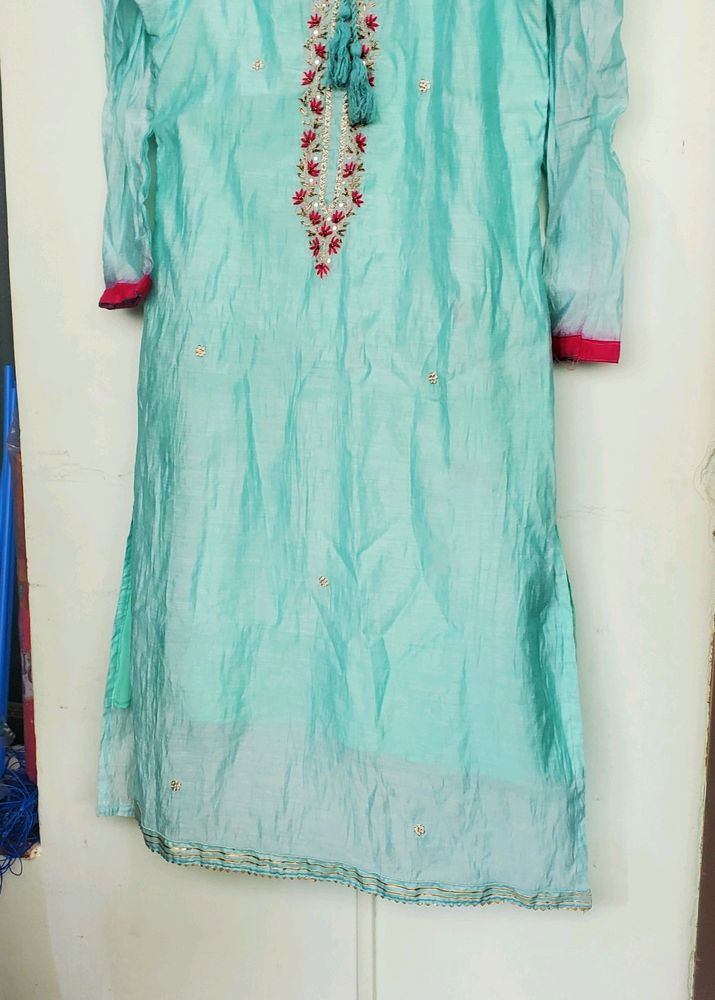 LONG LENGTH KURTHI WITH THREAD DESIGN WORK  ..