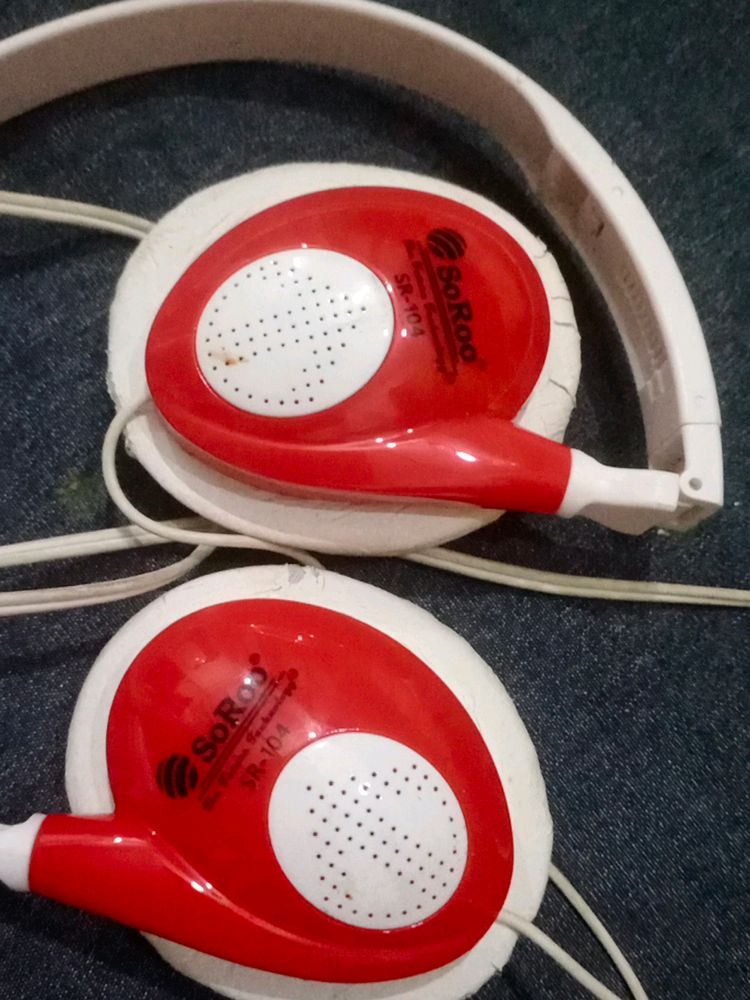 😍🎵- 🎧🎧- Red  And White Headphones With More Than 1 Metre Wire White Wire Can Connect To The Laptop And Any Other Appliances Powerful Bass