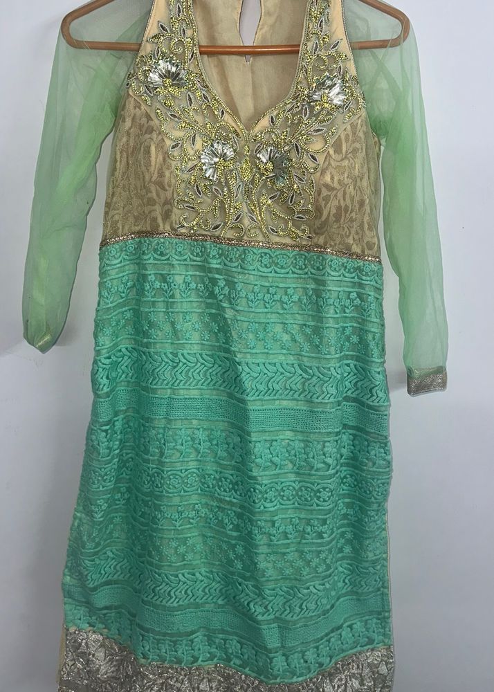 Halterneck Two-Piece Padded Kurta with Net Dupatta