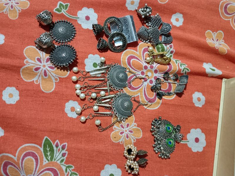 8 Pair Of Earings