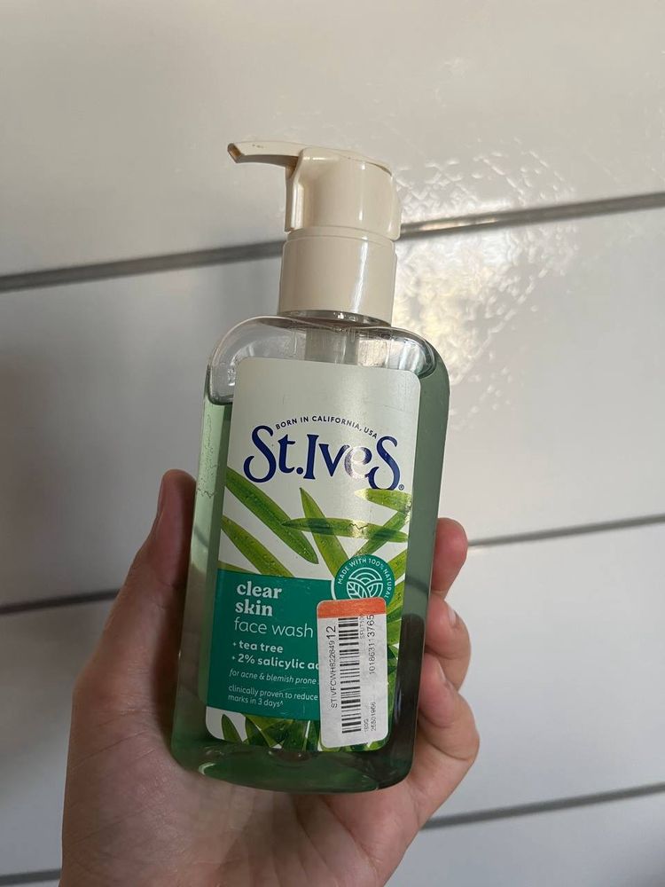 St. Ives Clear Face Wash with Tea Tree & 2% Salicy