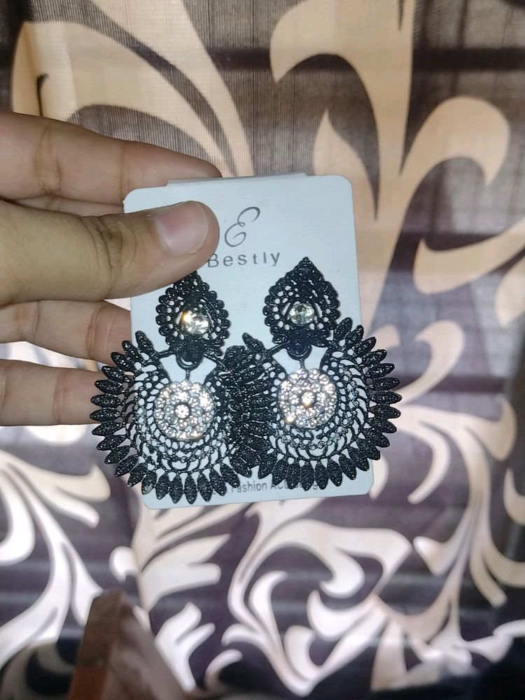 ❤️Black Earrings With White Beautiful Design