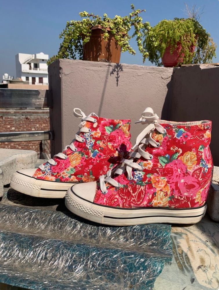 *Final Sale* Rare Carlton London Floral Shoes