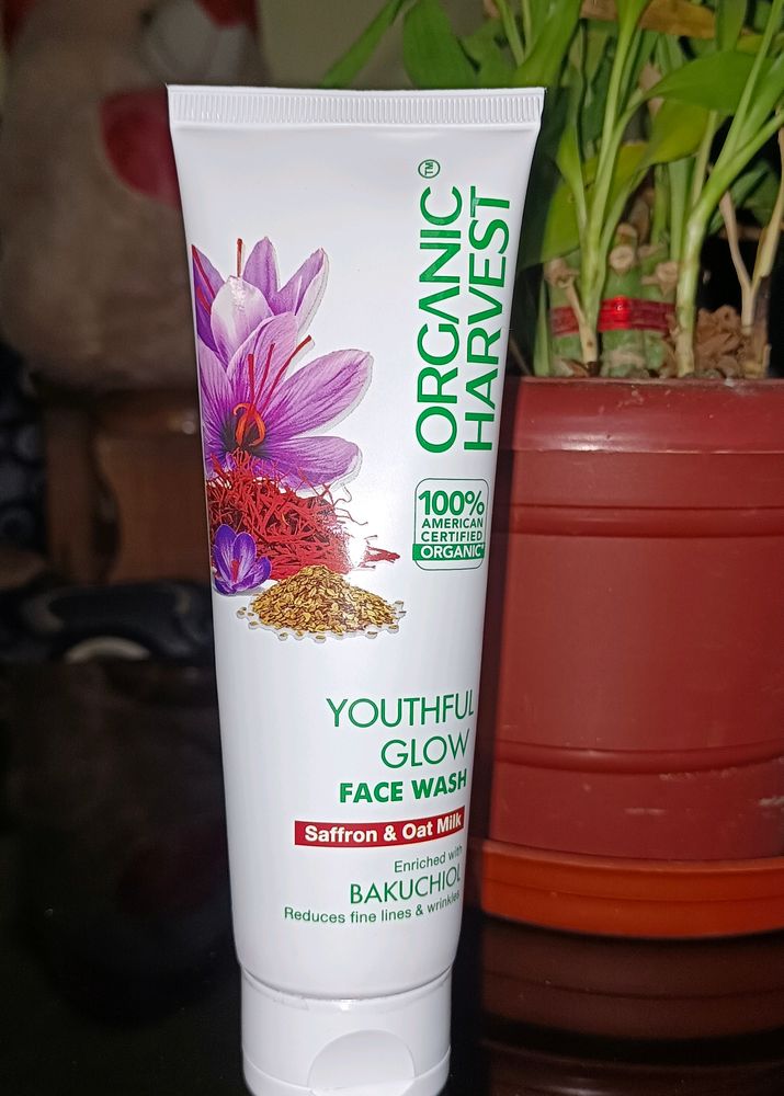 Organic Harvest Youthful Glow Face Wash:Saffron &