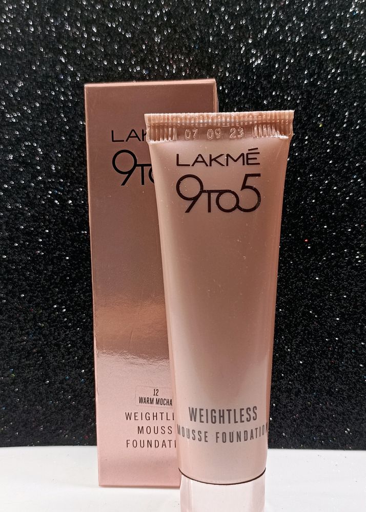Lakme 9to5 Weightless Mousse Foundation