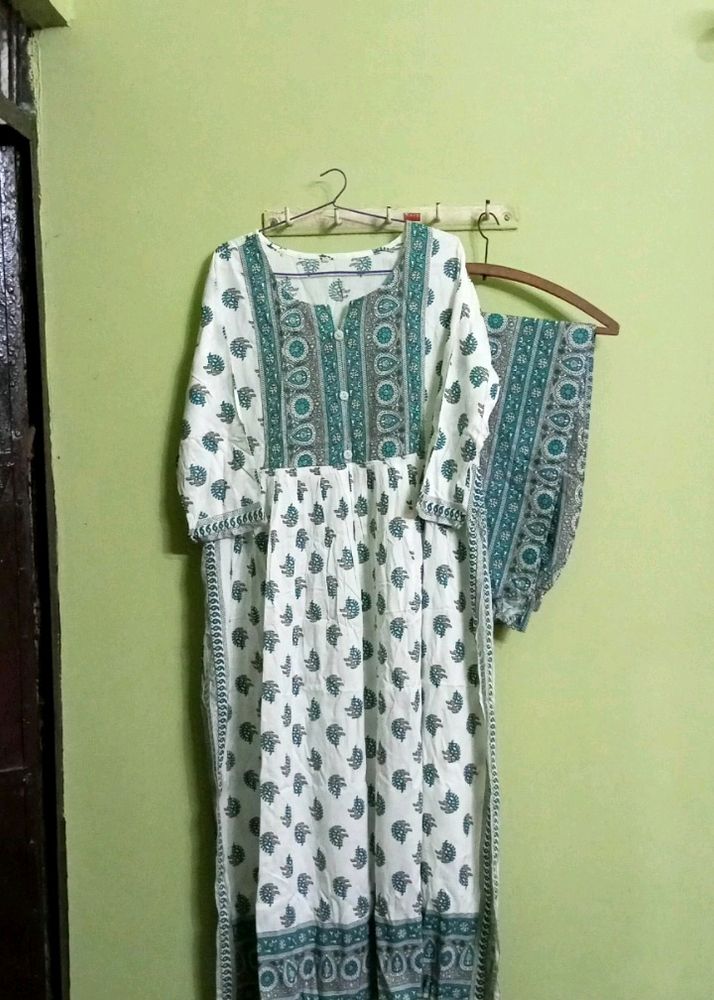 New/Unused Nayra Cut Kurti With Pant