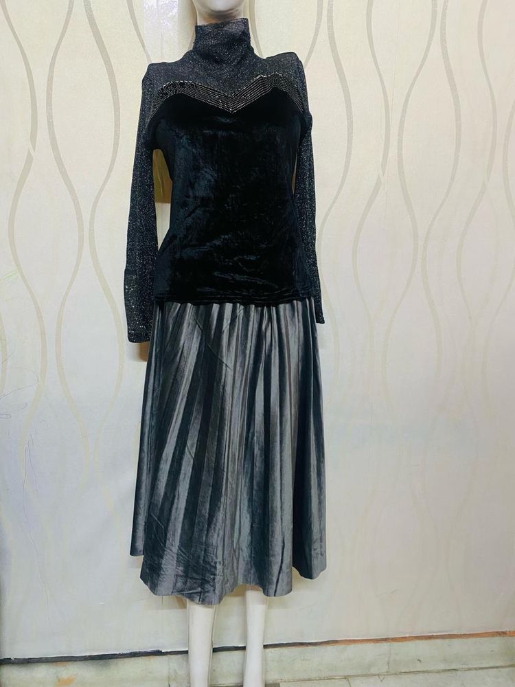 Black colour, stylish, full sleeve top skirt