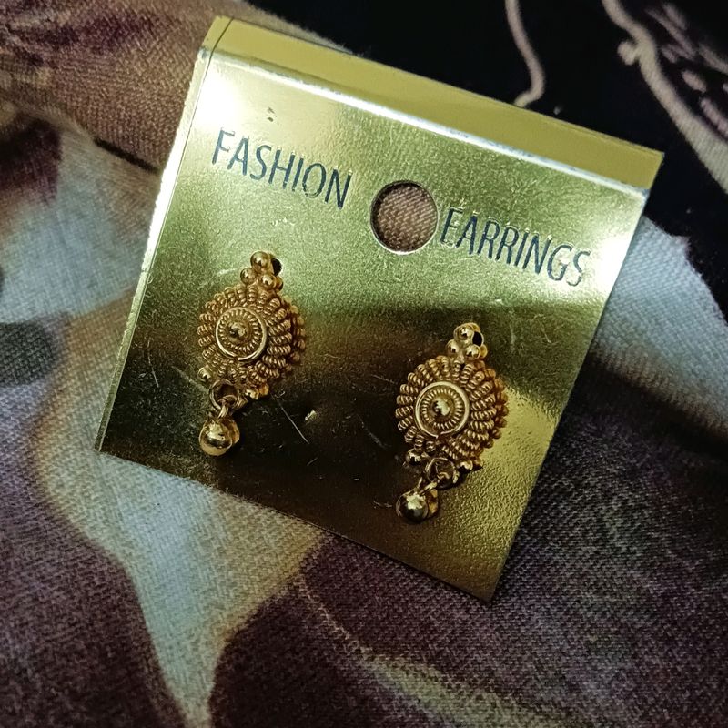 Golden stud Earings