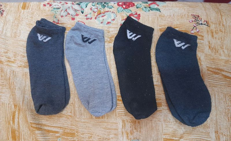 4 socks