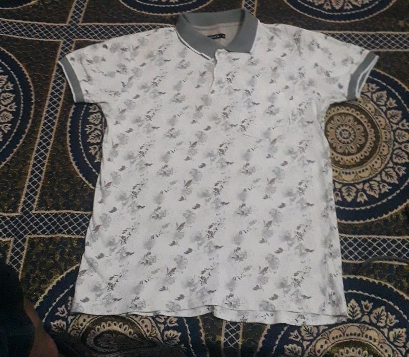 FLICK  TSHIRT ONCE USED COTTON WITH COLLAR  HALVE