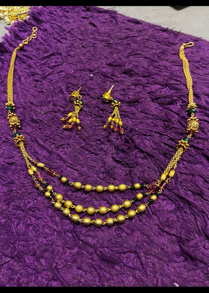 Golden Radiance: Chain & Earrings Set**