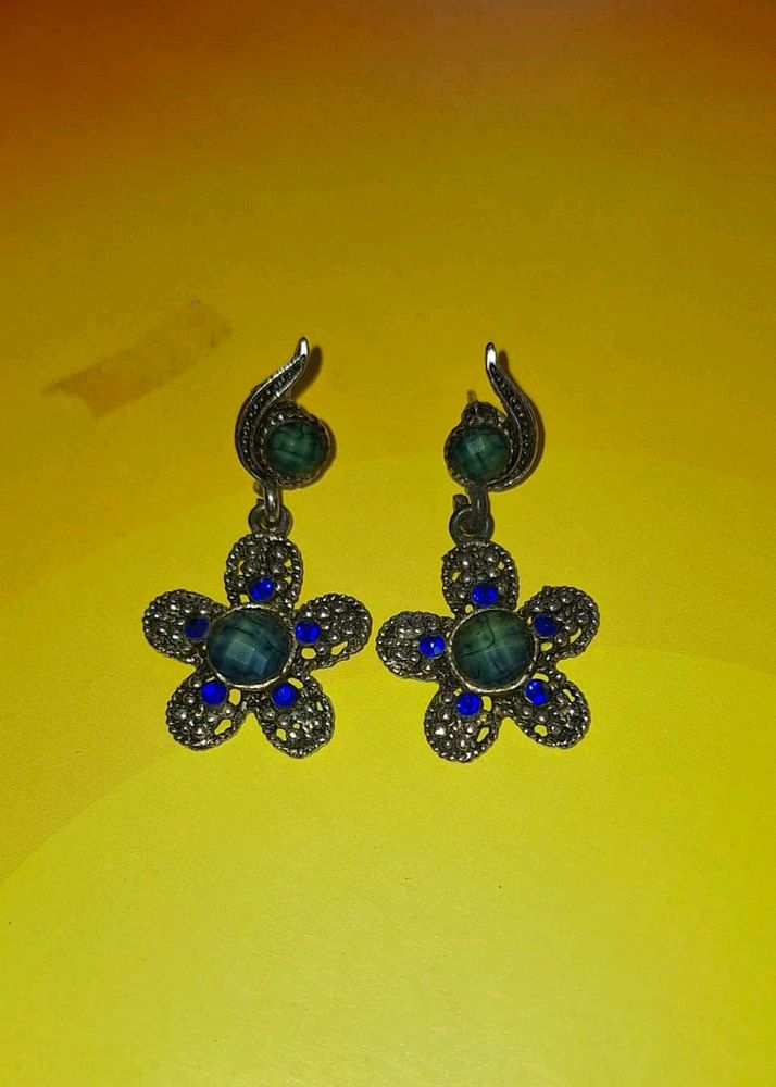 Beautiful Sea Green And Ink Blue Earring