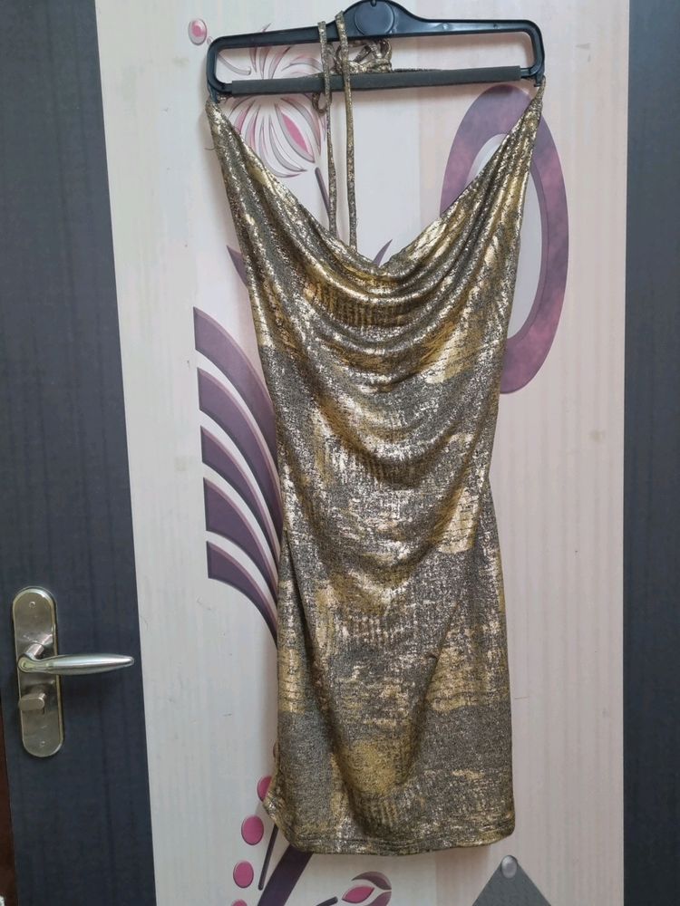 Halteneck golden party dress