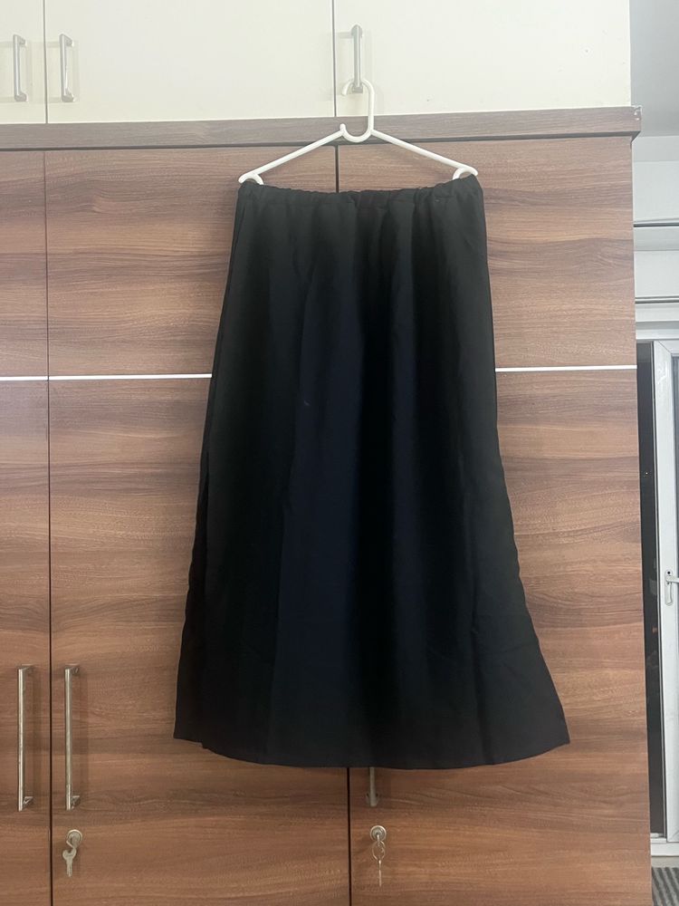 Side Slit Beautiful Skirt!