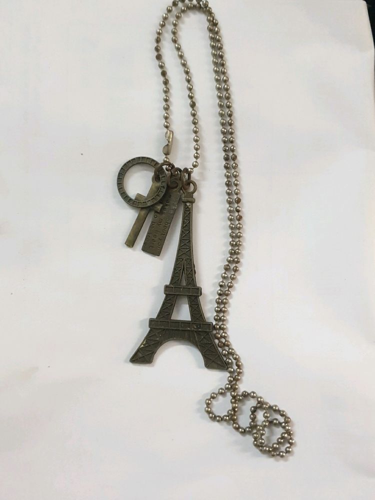 Eiffel Tower pendant necklace