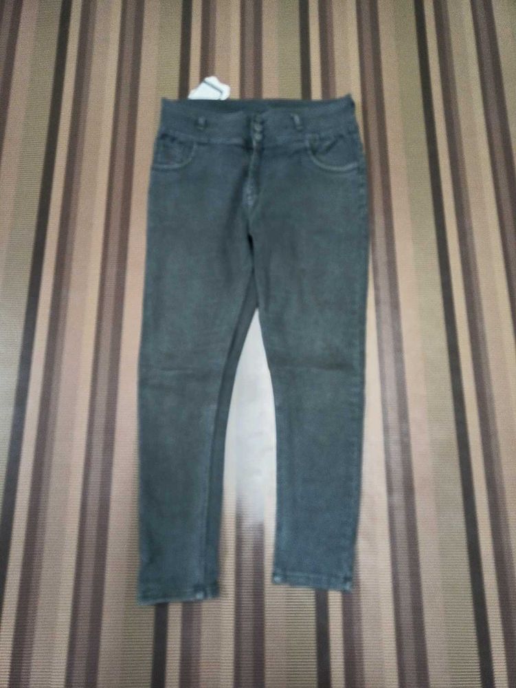 Z-95 Size 32 Slim Fit Women Denim Jeans