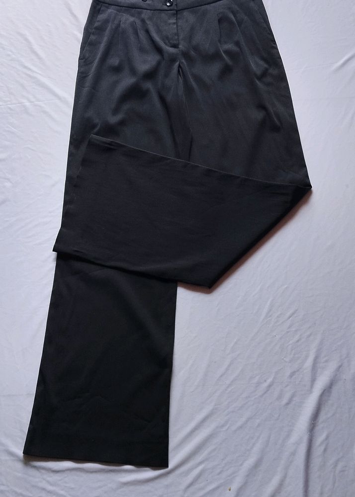 Black Highwaist Flared Pant