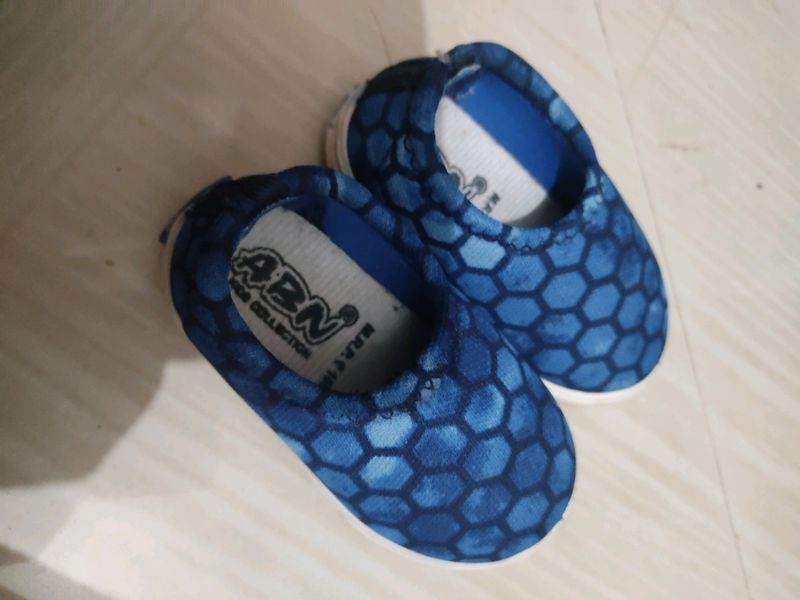 Baby Shoes.... Good Condition No Damages... 0-6 Mo